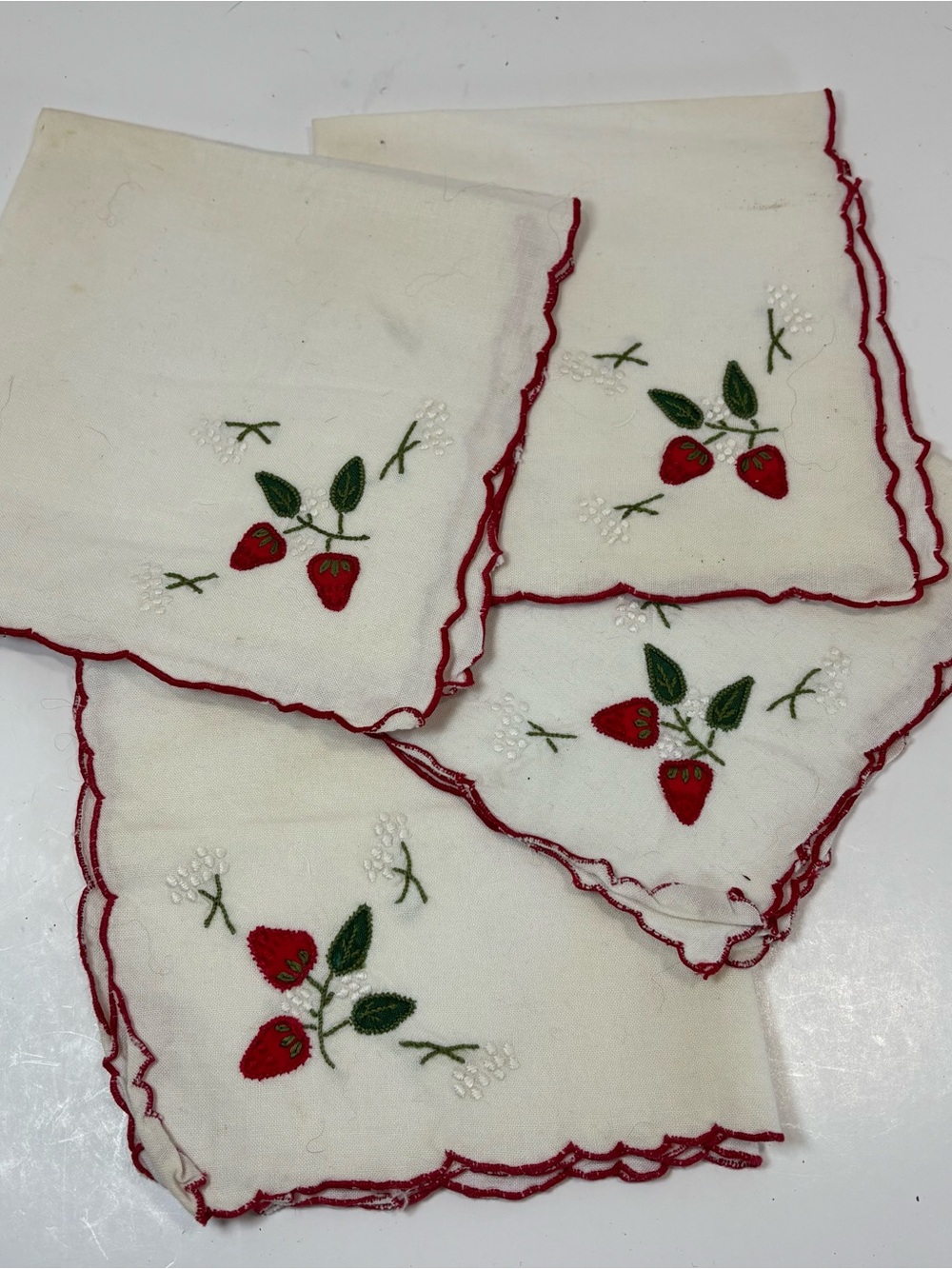 Vintage Handmade Embroidered Strawberry Napkins Lot of 4 Summer Table Cottage